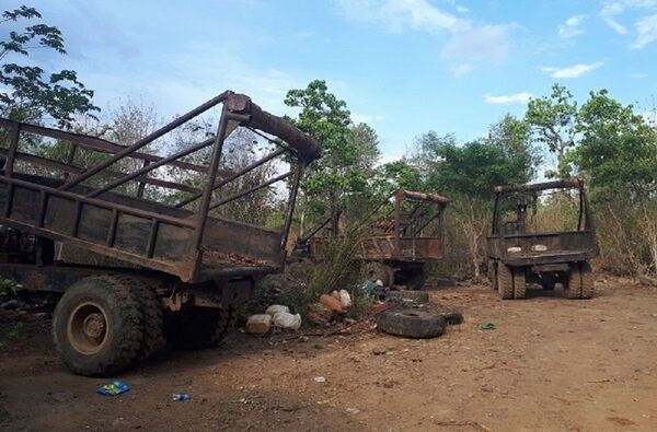 Lán trại và phương tiện phá rừng của Phượng râu tập kết sát ĐBP 747 - Sputnik Việt Nam