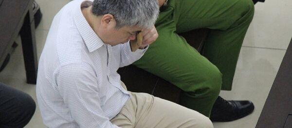 Những ngày hầu tòa, có lúc bị cáo Nguyễn Xuân Sơn đã khóc khi nói về người thân. Những ngày hầu tòa, có lúc bị cáo Nguyễn Xuân Sơn đã khóc khi nói về người thân. - Sputnik Việt Nam