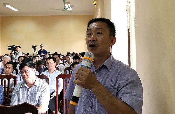 Ông Chu Văn Kỷ, bí thư xã Thuỵ An (Ba Vì) nêu thực trạng mua gom đất nông lâm trường xây trang trại, biệt phủ trên địa bàn - Sputnik Việt Nam