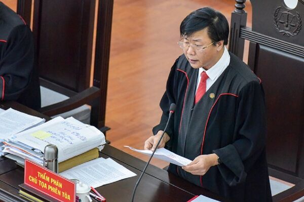 Ông Ngô Hồng Phúc làm chủ tọa phiên tòa phúc thẩm đại án Oceanbank Ông Ngô Hồng Phúc làm chủ tọa phiên tòa phúc thẩm đại án Oceanbank - Sputnik Việt Nam