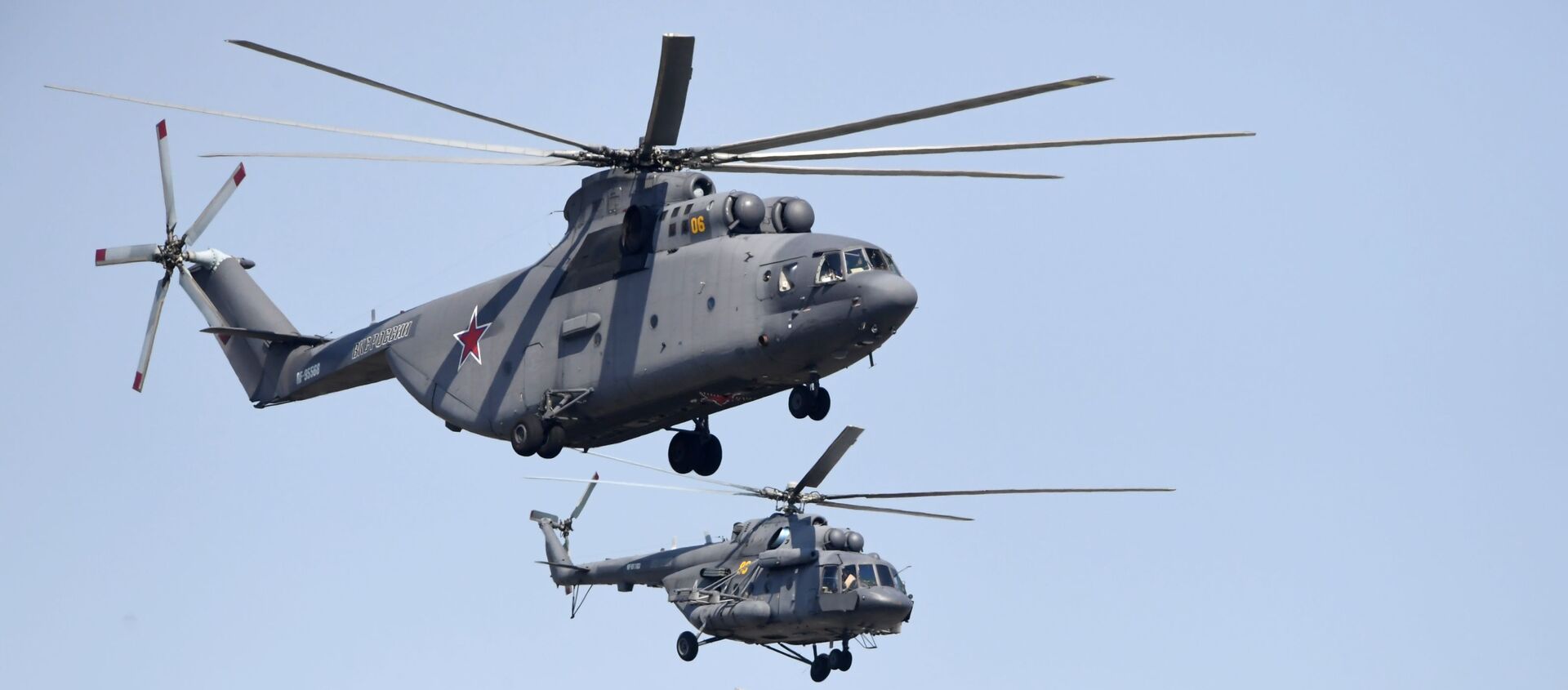 Mi-26 và Mi-8 - Sputnik Việt Nam, 1920, 20.05.2021