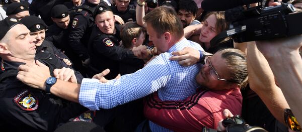 Задержание оппозиционера Алексея Навального во время несанкционированного митинга в Москве - Sputnik Việt Nam