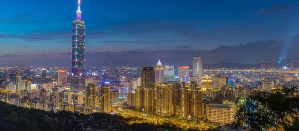 Небоскреб Тайбэй 101 ночью Небоскреб Тайбэй 101 ночью - Sputnik Việt Nam
