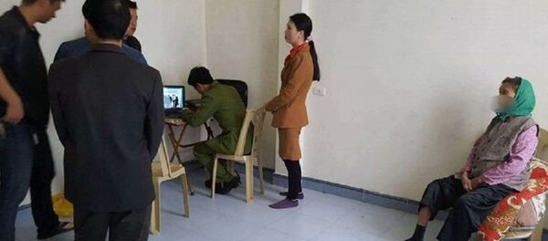 Sau khi sự việc xảy ra, Công an tỉnh Thái Bình lập biên bản xử lý tụ điểm truyền đạo trái phép tại huyện Kiến Xương. - Sputnik Việt Nam