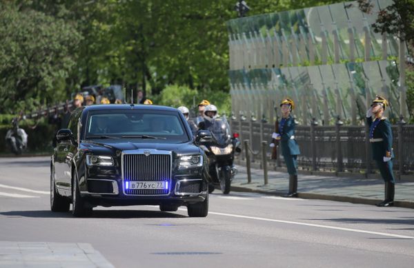 Lễ tuyên thệ nhậm chức của Tổng thống Nga Vladimir Putin. Xe Aurus của Tổng thống Nga. - Sputnik Việt Nam