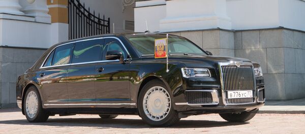 Xe Aurus của Tổng thống Liên bang Nga trên lãnh thổ Kremlin Xe Aurus của Tổng thống Liên bang Nga trên lãnh thổ Kremlin - Sputnik Việt Nam