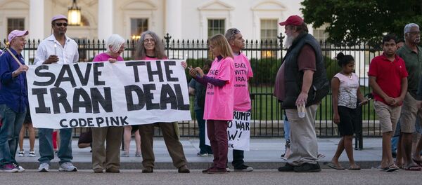 Các cuộc biểu tình ủng hộ thỏa thuận với Iran gần Nhà Trắng Các cuộc biểu tình ủng hộ thỏa thuận với Iran gần Nhà Trắng - Sputnik Việt Nam