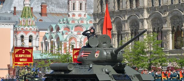 Xe tăng T-34-85 tại Diễu binh kỷ niệm 73 năm Chiến thắng trong Chiến tranh Vệ quốc Vĩ đại 1941-1945 - Sputnik Việt Nam