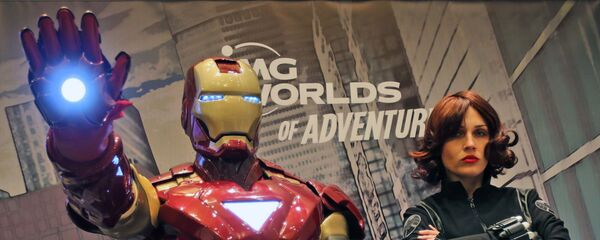 Железный человек и Черная вдова на пресс-конференции «Мира приключений IMG» в Дубае  - Sputnik Việt Nam