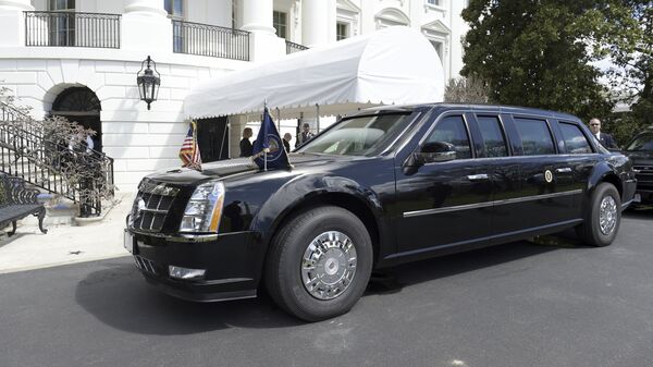 Chiếc limousine Cadillac của Tổng thống Hoa Kỳ Donald Trump bên ngoài Nhà Trắng ở Washington - Sputnik Việt Nam