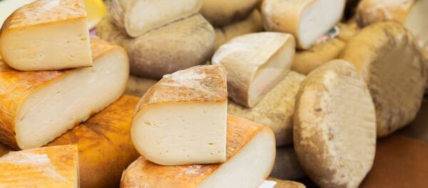 Pho-mát nhập khẩu trong cửa hàng - Sputnik Việt Nam