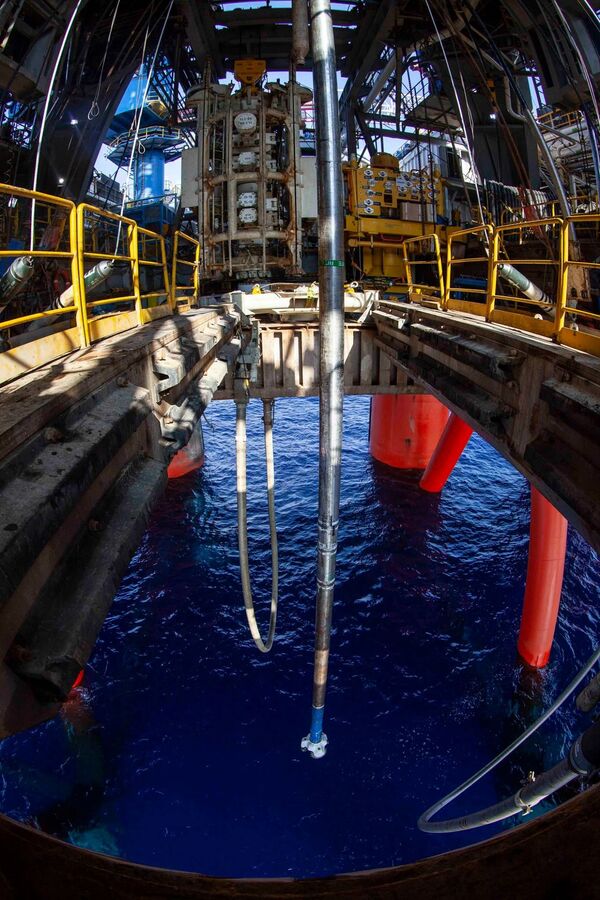 Rosneft bắt đầu khoan giếng sản xuất ở vùng thềm lục địa của Việt Nam - Sputnik Việt Nam