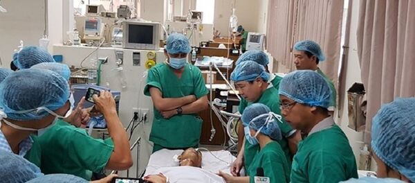 Một trong 3 nạn nhân vụ 5 hiệp sĩ đường phố bị đâm thương vong đang điều trị tại bệnh viện (ảnh chụp ngày 14.5).  - Sputnik Việt Nam