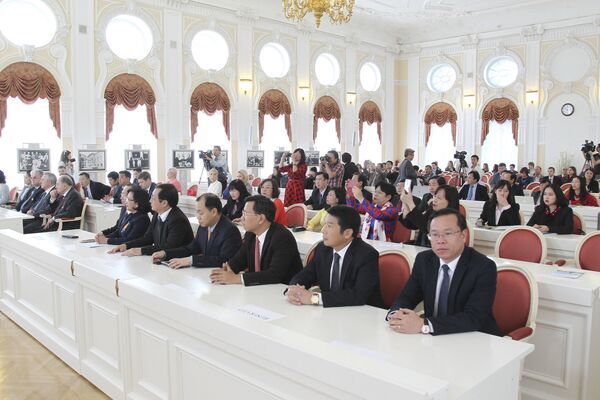 Hội nghị dành riêng kỷ niệm  95 năm  chuyến thăm đầu tiên của đồng chí Hồ Chí Minh (Nguyễn Ái Quốc) ở Petrograd. - Sputnik Việt Nam