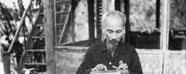 Chủ tịch nước Việt Nam DCCH đang làm việc, năm 1958 - Sputnik Việt Nam