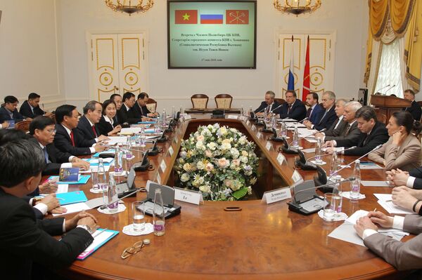 Bí thư Thành ủy thành phố Hồ Chí Minh Nguyễn Thiện Nhân đã gặp Thống đốc thành phố Saint-Peterburg Georgy Poltavchenko Bí thư Thành ủy thành phố Hồ Chí Minh Nguyễn Thiện Nhân đã gặp Thống đốc thành phố Saint-Peterburg Georgy Poltavchenko - Sputnik Việt Nam