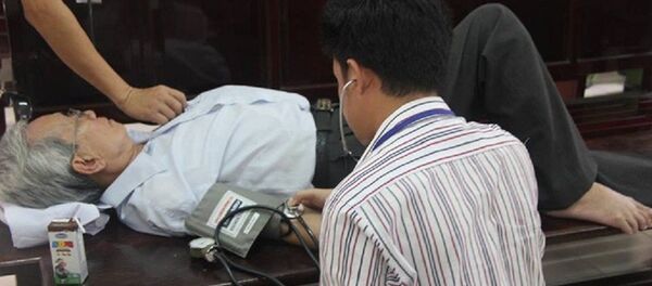 Bị cáo Thủy được kiểm tra sức khỏe sau giờ nghỉ tại phiên tòa xét xử phúc thẩm. Bị cáo Thủy được kiểm tra sức khỏe sau giờ nghỉ tại phiên tòa xét xử phúc thẩm. - Sputnik Việt Nam