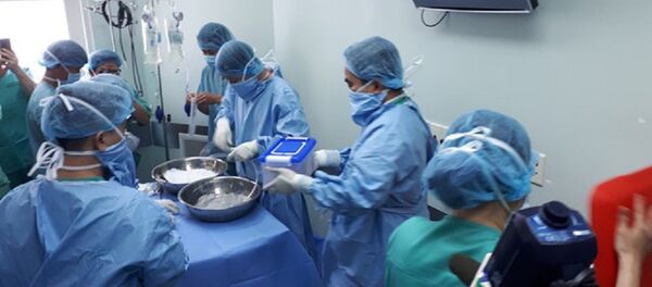 Ê kíp y bác sĩ của Bệnh viện T.Ư Huế chuẩn bị tiến hành ca ghép tim - Sputnik Việt Nam