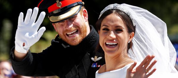 Britain’s Prince Harry and his wife Meghan wave as they ride a horse-drawn carriage after their wedding ceremony at St George’s Chapel in Windsor Castle in Windsor, Britain, May 19, 2018 Britain’s Prince Harry and his wife Meghan wave as they ride a horse-drawn carriage after their wedding ceremony at St George’s Chapel in Windsor Castle in Windsor, Britain, May 19, 2018 - Sputnik Việt Nam