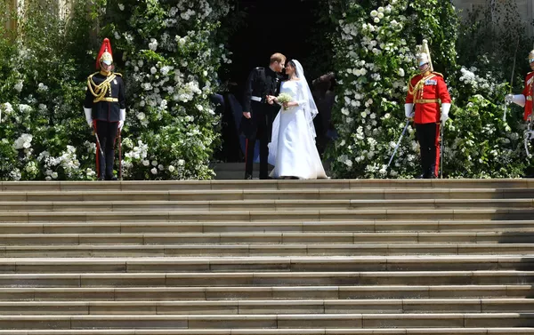 Đám cưới của Hoàng tử Anh Harry và cựu nữ diễn viên Mỹ Megan Markle tại lâu đài Windsor. Đám cưới của Hoàng tử Anh Harry và cựu nữ diễn viên Mỹ Megan Markle tại lâu đài Windsor. - Sputnik Việt Nam