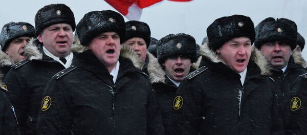 Thủy thủ đoàn kỳ hạm chỉ huy của Hạm đội Thái Bình Dương, tuần dương hạm tên lửa Varyag trong nghi lễ long trọng thượng cờ Cận vệ Hải quân Thủy thủ đoàn kỳ hạm chỉ huy của Hạm đội Thái Bình Dương, tuần dương hạm tên lửa Varyag trong nghi lễ long trọng thượng cờ Cận vệ Hải quân - Sputnik Việt Nam