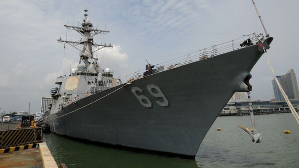 A general view shows the USS Milius DDG69, a multi-mission capable guided missile destroyer ship docked at the Manila south harbour on August 18, 2012. - Sputnik Việt Nam