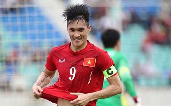 Lê Công Vinh thời giữ băng đội trưởng tuyển quốc gia Việt Nam. Lê Công Vinh thời giữ băng đội trưởng tuyển quốc gia Việt Nam. - Sputnik Việt Nam