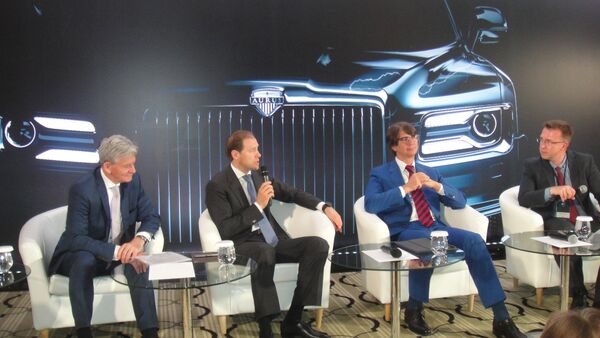 Bộ trưởng Công nghiệp và Thương mại Nga Denis Manturov phát biểu tại buổi ra mắt thương hiệu AURUS - Sputnik Việt Nam