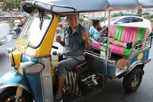 Xe tuk tuk tại Thái Lan Xe tuk tuk tại Thái Lan - Sputnik Việt Nam