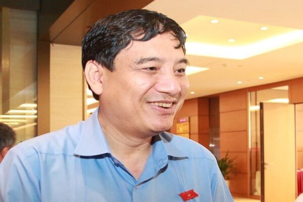 Bí thư Tỉnh uỷ Nghệ An Nguyễn Đắc Vinh trả lời báo chí bên hành lang Kỳ họp thứ 5, Quốc hội khoá XIV - Sputnik Việt Nam