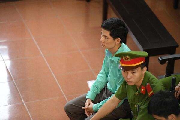 Bị can Hoàng Công Lương trong phiên xét xử sáng ngày 28/5. - Sputnik Việt Nam