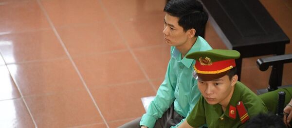 Bị can Hoàng Công Lương trong phiên xét xử sáng ngày 28/5. Bị can Hoàng Công Lương trong phiên xét xử sáng ngày 28/5. - Sputnik Việt Nam