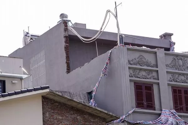 Biệt thự sai phép của gia đình cựu Thiếu tướng Nguyễn Thanh Hóa mới được tháo dỡ một phần sai phép. Biệt thự sai phép của gia đình cựu Thiếu tướng Nguyễn Thanh Hóa mới được tháo dỡ một phần sai phép. - Sputnik Việt Nam