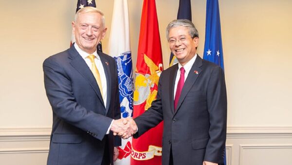 Bộ trưởng Mattis và Đại sứ Phạm Quang Vinh - Sputnik Việt Nam