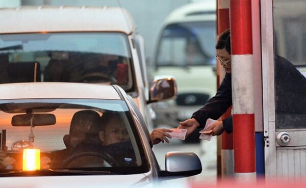 Tổng cục Đường bộ phải giải trình về văn bản yêu cầu nhà đầu tư chuyển tên gọi từ trạm thu phí sang trạm thu giá. - Sputnik Việt Nam