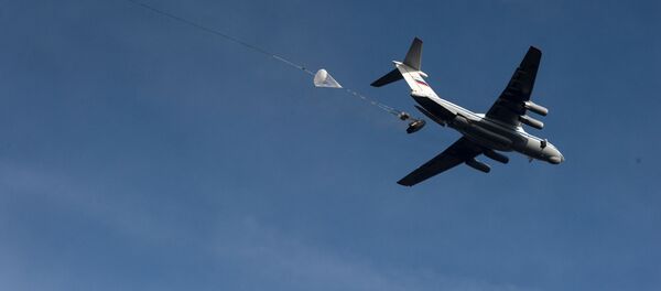 Chiếc xe chiến đấu bộ binh (BMD-2) nhảy dù từ máy bay Chiếc xe chiến đấu bộ binh (BMD-2) nhảy dù từ máy bay - Sputnik Việt Nam