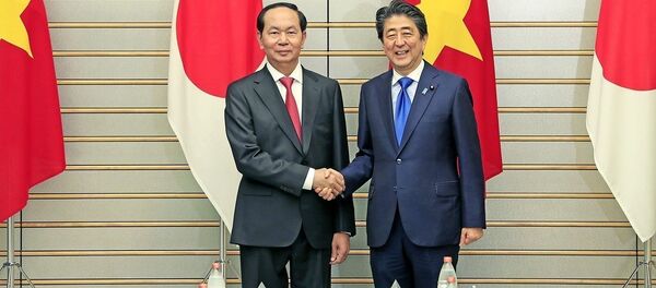 Chủ tịch nước Trần Đại Quang và Thủ tướng Nhật Bản Shinzo Abe tại buổi hội đàm - Sputnik Việt Nam