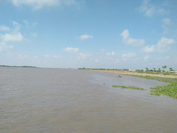 Dự án Nạo vét sông Đáy từ cầu Gián Khẩu đến cửa đáy để thoát lũ cho sông Hoàng Long do Tập đoàn Xuân Thành thực hiện bằng vốn ngân sách đội vốn từ  2.078 tỷ đồng lên 9.720 tỷ đồng.  - Sputnik Việt Nam