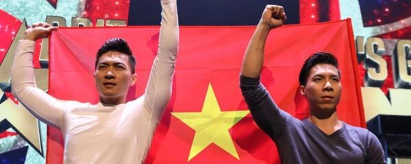 Quốc Cơ - Quốc Nghiệp có tiết mục nguy hiểm ở đêm thi. - Sputnik Việt Nam