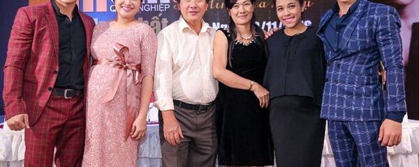 Cha mẹ bên vợ chồng Quốc Cơ, Quốc Nghiệp - Sputnik Việt Nam