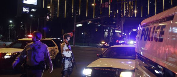 Police officers stand along the Las Vegas Strip outside the Mandalay Bay resort and casino during a deadly shooting near the casino, Sunday, Oct. 1, 2017, in Las Vegas - Sputnik Việt Nam