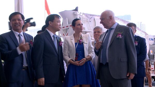 Đại sứ Nga Konstantin Vnukov tại Triển lãm “Vietnam AutoExpo 2018”  - Sputnik Việt Nam