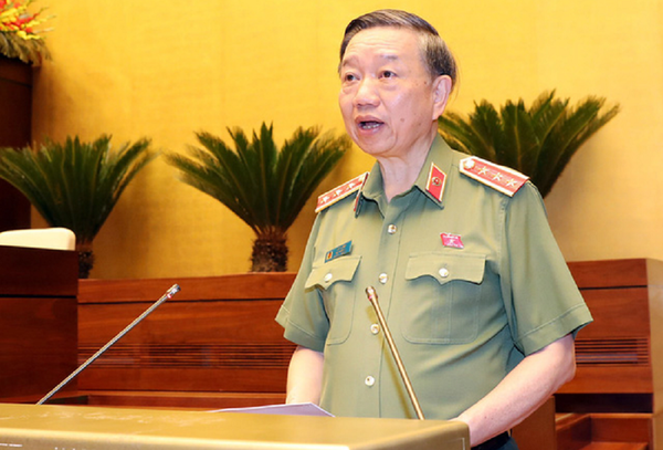 Thượng tướng Tô Lâm - bộ trưởng Bộ Công an - báo cáo về dự thảo Luật công an nhân dân sửa đổi sáng 7-6 Thượng tướng Tô Lâm - bộ trưởng Bộ Công an - báo cáo về dự thảo Luật công an nhân dân sửa đổi sáng 7-6 - Sputnik Việt Nam