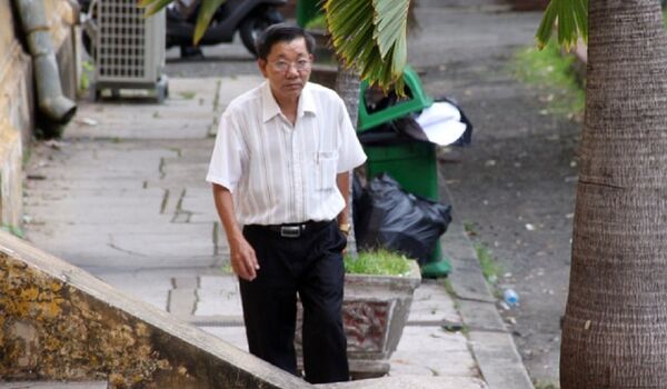 Ông Hà Tấn Phước - tổ trưởng tổ giám sát, nguyên Phó giám đốc NHNN chi nhánh Long An được xác định “tiếp tay” cho Phạm Công Danh rút tiền ra khỏi VNCB. - Sputnik Việt Nam