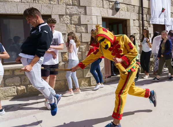 Ma quỷ ám đuổi dân chúng trong thời gian hành lễ El Kolacho ở Castrillo de Murcia, Burgos Ma quỷ ám đuổi dân chúng trong thời gian hành lễ El Kolacho ở Castrillo de Murcia, Burgos - Sputnik Việt Nam