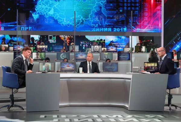 Tổng thống Vladimir Putin trả lời câu hỏi của người dân Nga trong chương trình đặc biệt thường niên Giao lưu trực tuyến với Vladimir Putin Tổng thống Vladimir Putin trả lời câu hỏi của người dân Nga trong chương trình đặc biệt thường niên Giao lưu trực tuyến với Vladimir Putin - Sputnik Việt Nam