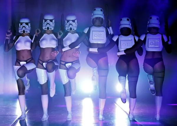 Vũ công trong show hài The Empire Strips Back: A Star Wars Burlesque Parody ở Los Angeles Vũ công trong show hài The Empire Strips Back: A Star Wars Burlesque Parody ở Los Angeles - Sputnik Việt Nam