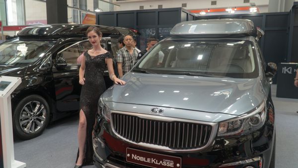 Cô gái giới thiệu mẫu trong triển lãm Vietnam AutoExpo 2018 Cô gái giới thiệu mẫu trong triển lãm Vietnam AutoExpo 2018 - Sputnik Việt Nam