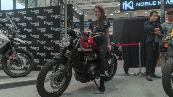 Cô gái giới thiệu mẫu trong triển lãm Vietnam AutoExpo 2018 Cô gái giới thiệu mẫu trong triển lãm Vietnam AutoExpo 2018 - Sputnik Việt Nam