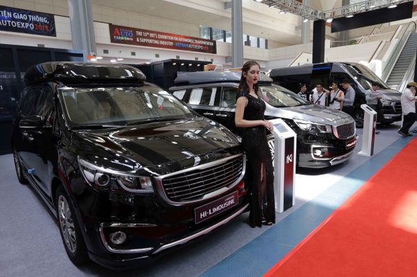 Cô gái giới thiệu mẫu trong triển lãm Vietnam AutoExpo 2018 Cô gái giới thiệu mẫu trong triển lãm Vietnam AutoExpo 2018 - Sputnik Việt Nam